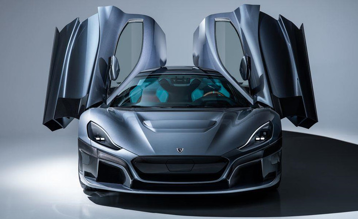Rimac C_Two. Từng gây tiếng vang với Concept_One, hãng sản xuất siêu xe điện mới toanh của Croatia đã quay trở lại với C_Two. Thông số của siêu xe này tương tự Pininfarina Battista nhưng khả năng tăng tốc nhanh hơn, từ 0-100 km/h trong 1,85 giây, tốc độ tối đa 412 km/h. Chỉ 150 chiếc được sản xuất, giá bán 2 triệu USD/chiếc, giao xe trong năm 2020.