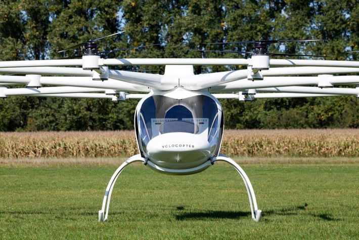 Trong tương lai, chiếc máy bay Volocopter 2X sẽ đi kèm với cảm biến, cho phép nó bay tự động. Tuy nhiên, vào năm tới, phi công vẫn sẽ điều khiển nó.