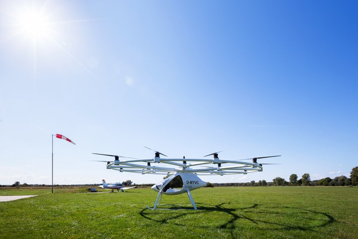 Volocopter 2X có thể đạt vận tốc tối đa 100 km/h trong một khoảng thời gian giới hạn.
