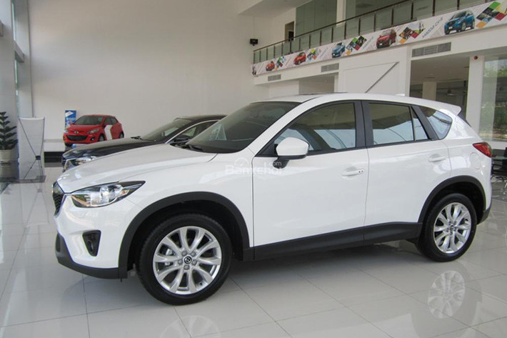 Rõ ràng, việc giảm giá bán liên tục của Thaco Trường Hải đối với mẫu xe Mazda CX-5 đã ảnh hưởng mạnh mẽ đến giá bán xe đã qua sử dụng. Đối với những chủ xe của những chiếc CX-5 đang được rao bán bên trên, giá tiền họ bỏ ra khi mua xe mới ở thời điểm đó phải lên đến gần 1,1 tỷ đồng.