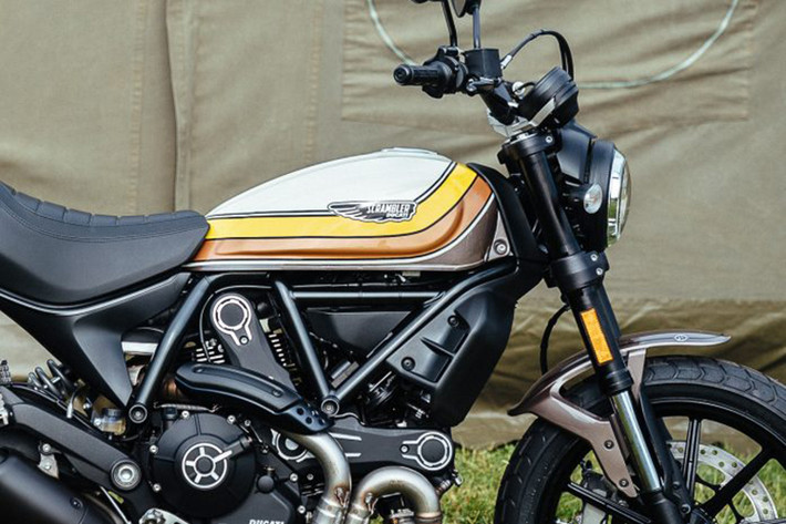 Động cơ của Ducati Scrambler Mach 2.0 phiên bản mới này, ngoài làm mới ngoại hình nó không có gì thay đổi so với phiên bản thường. Xe vẫn đương sử dụng động cơ L-Twin, làm mát bằng không khí, dung tích 803 cc, tạo ra công suất tối đa 75 mã lực và mô-men xoắn cực đại 68 Nm.