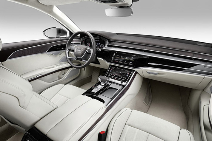 Mẫu xe sedan hạng sang Audi A8 hoàn toàn mới được phát triển dựa trên khung gầm ASF (Audi Space Frame) với sự kết hợp của nhiều loại vật liệu khác nhau, bao gồm nhôm, thép, magie và sợi carbon, nhằm tối ưu hóa độ bền, độ cứng cũng như khối lượng. Audi cũng quảng cáo khá nhiều cho hệ thống treo cơ điện tử mới của mình.