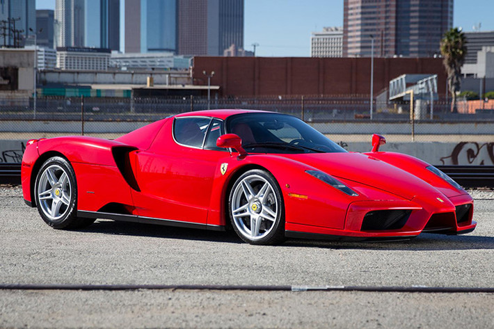 Đó lầ mẫu xe thuộc dòng Classiche, được chứng nhận số khung 99999, chiếc Ferrari cuối cùng có số khung 5 con số. Điều này làm cho nó thật sự độc đáo và thậm chí mẫu xe này chỉ mới đi khoảng 1100 dặm.