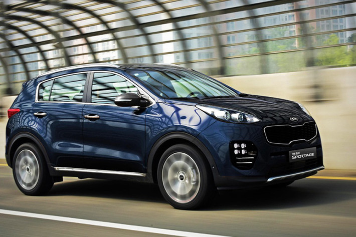 KIA Sportage 2016 có 2 phiên bản động cơ máy dầu là 2.0 và 1.7. Nhưng bản Sportage 2.0 R CRDi sử dụng động cơ diesel tăng áp cho công suất tối đa 184 mã lực và mô men xoắn cực đại 400 Nm.