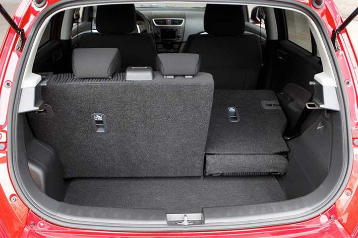 Bên cạnh đó, có thể thấy rõ thương hiệu ôtô Suzuki vài năm trở lại đây liên tục đi xuống tại thị trường ôtô Việt. Thậm chí ngay cả với mức giá bán rẻ tại Việt Nam, Suzuki Celerio cũng sẽ gặp không ít trở ngại từ những đàn anh đi trước - cụ thể là mẫu xe sedan Suzuki Ciaz từng được ra mắt rầm rộ tại triển lãm ôtô VMS 2016.