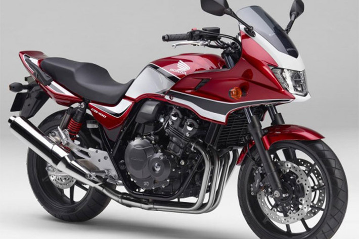Bộ màu mới được khoác lên cho Honda CB400 2018 vẫn giữ lại bộ màu "huyền thoại" gắn liền với tên tuổi của chiếc xe đó là Đỏ, Đen và Trắng.