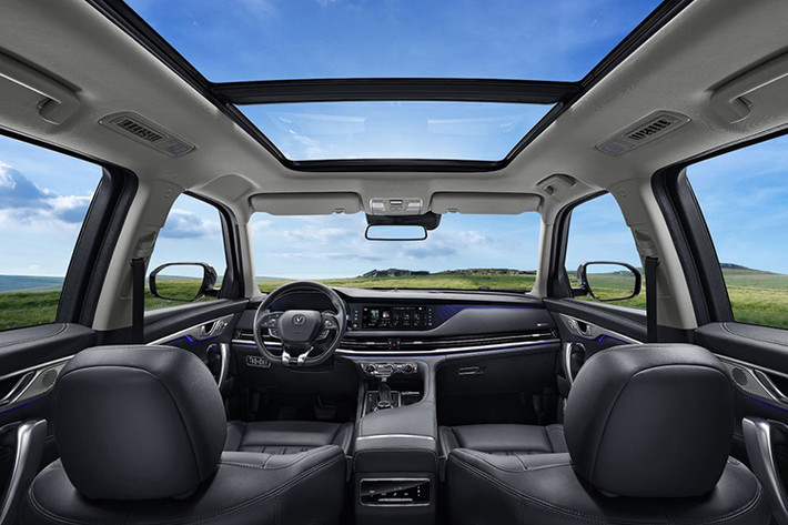 Nằm bên dưới nắp capô của Changan CS95 2019 là khối động cơ xăng 4 xi-lanh, tăng áp, dung tích 2.0 lít, sản sinh công suất tối đa 233 mã lực và mô-men xoắn cực đại 360 Nm. Sức mạnh được truyền tới cả 4 bánh thông qua hộp số tự động 6 cấp.