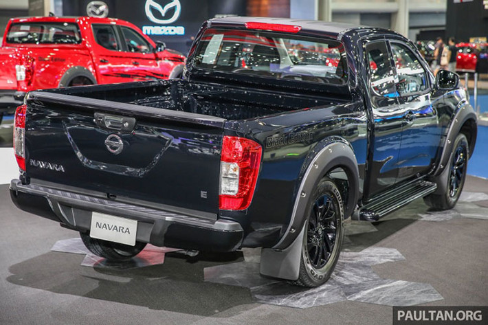 Về sức mạnh, Nissan Navara 2019 vẫn sử dụng khối động cơ được "bê" nguyên từ phiên bản cũ sang. Duy chỉ có phiên bản Black Edition sở hữu khối động cơ tiên tiến hơn với 4 xy-lanh kết hợp tăng áp 2.5L cho công suất tối đa 163 mã lực và 403Nm mô-men xoắn. Đi kèm với đó là 2 tuỳ chọn hộp số sàn 6 cấp hoặc số tự động 7 cấp.