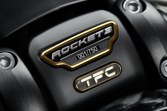 Một số trang bị bị đáng chú ý khác trên xe môtô Triumph Rocket III TFC gồm đèn pha tích hợp đèn định vị LED, bảng đồng hồ là màn hình màu TFT hiện đại, tích hợp Bluetooth, cho phép kết nối với điện thoại hoặc hệ thống định vị dẫn đường và thậm chí là điều khiển được cả camera GoPro.
