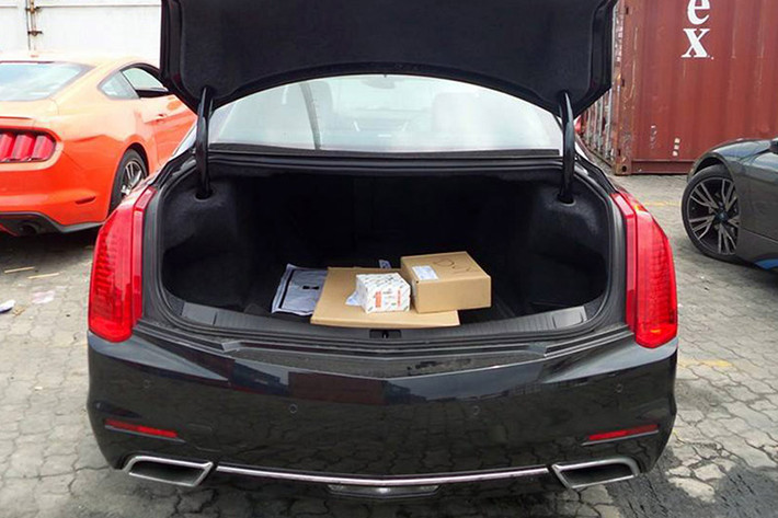 Để đảm bảo an toàn cho người sử dụng, Cadillac đã ứng dụng tính năng hỗ trợ đỗ xe vuông góc cho CTS 2015. Đây là tính năng bổ sung cho hệ thống hỗ trợ đỗ xe tự động sẵn có của Cadillac CTS 2015.