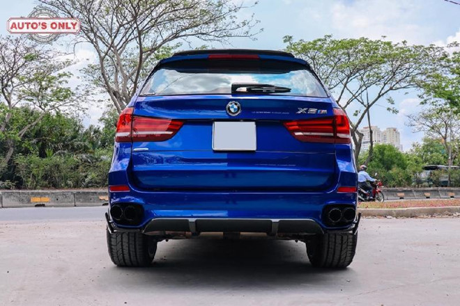 Theo chia sẻ của chủ xe, anh muốn tìm mua một chiếc X5 M-Performance chính hãng nhưng thời điểm đó, nhà phân phối chính hãng tại Việt Nam là Euro Auto đã không nhận đặt hàng mẫu xe này.