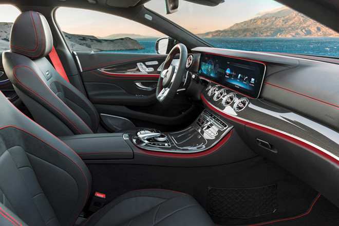 Giá xe Mercedes-Benz AMG CLS 53 bản cao nhất tại thị trường Mỹ là 79.900 USD. Tuy nhiên, con số này nhanh chóng tăng lên 115.905 USD nếu chọn cấu hình cao nhất. Đổi lại, xe sẽ được trang bị động cơ tăng áp 6 xi-lanh thẳng hàng dung tích 3.0L kết hợp với động cơ lai hybrid.