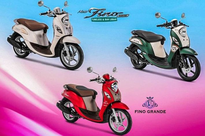 Yamaha Fino 125 mới sẽ bao gồm 2 phiên bản gồm Premium & Standard đi kèm 4 sắc màu mới là: Trắng (Premium), xanh trắng - đỏ trắng - đen trắng (Standard). Mẫu xe này khi về Việt Nam thường được các đại lý tư nhân nhập khẩu với giá bán khá cao.