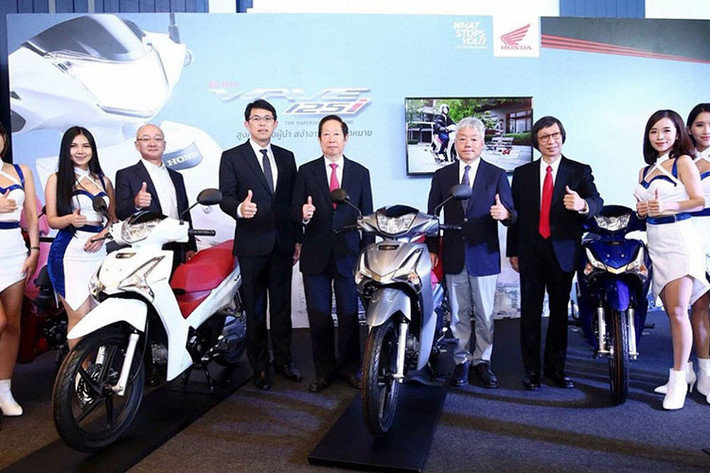 Mẫu xe máy Honda Wave 125i 2018 là mẫu xe số đầu tiên đạt chuẩn khí thải Euro4 tại Thái Lan. Được biết ở thế hệ này, nhà sản xuất Honda đã nâng cấp hệ thống phun xăng điện tử lên phiên bản 5.5, tăng cường khả năng cải thiện mức tiêu hao nhiêu liệu, cho Wave 125i 2018.
