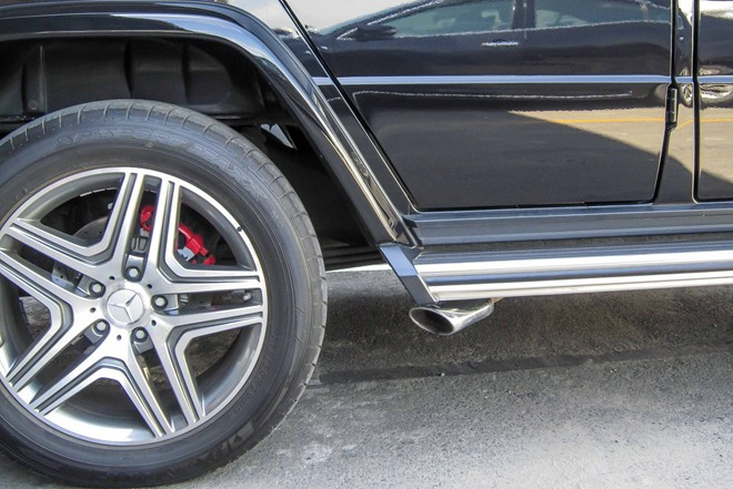 Để đáp ứng khả năng vượt mọi địa hình, G63 AMG được trang bị hệ dẫn động 4 bánh toàn thời gian 4Matic, hộp số tự động 7 cấp G-Tronic, hệ thống kiểm soát lực kéo điện tử...