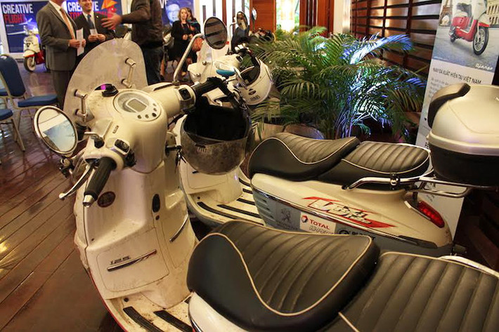 Theo đại diện Peugeot scooter, Django 125cc khi được lắp ráp tại Việt Nam đã được thử nghiệm khả năng lội nước trên đường thực tế và tất cả xe đều hoạt động tốt. Đồng thời xe Peugeot tự tin về độ bền động cơ nên đã cung cấp chế độ bảo hành lên tới 3 năm hoặc 30.000 km.