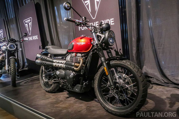 Ngoại hình của xe mang đậm chất xe Scrambler với dáng cao, tay lái rộng, yên bằng phẳng, cặp ống xả đôi vắt ngang thân xe và chắn bùn trước ngắn bố trí ngay dưới đèn pha cùng nhiều chi tiết đậm chất Vintage.