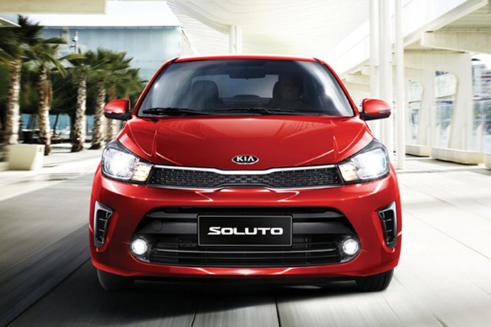 Với mức giá công bố này, mẫu xe sedan Kia Kia Soluto đang được xem là rẻ nhất phân khúc khi mà Toyota Vios (490-570 triệu đồng), Honda City (599 triệu đồng), Hyundai Accent (420-540 triệu đồng). Thậm chí nó còn rẻ hơn mẫu xe tiền nhiệm Kia Rio (470-510 triệu đồng).