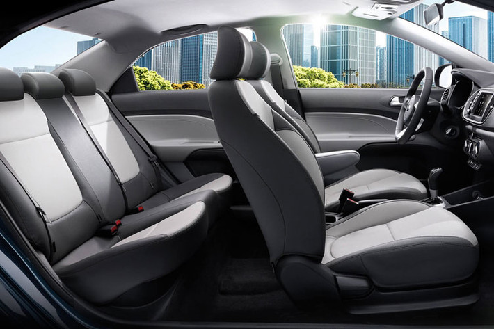 Kia Soluto 2019 mới trang bị động cơ xăng dung tích 1.4 lít CVVT có công suất 94 mã lực, mô men xoắn 133 Nm kết hợp tùy chọn hộp số sàn 5 cấp hoặc hộp số tự động 4 cấp. Tại Việt Nam, Soluto dự đoán sẽ ra mắt với 2 phiên bản số sàn và 1 phiên bản số tự động.