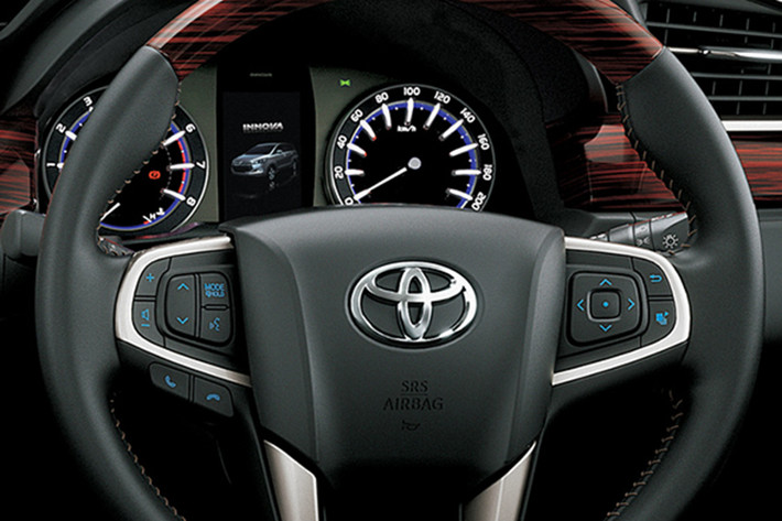 Ngoài ra, trên mẫu xe Innova Venturer mới cũng được hãng xe ôtô Toyota trang bị thêm vô-lăng bọc da, kính điện 1 chạm cho tất cả các cửa và thêm 2 túi khí ở bên hông phía trước và đầu gối người lái, trong khi bản E và G hiện đang bán ra trên thị trường không có.