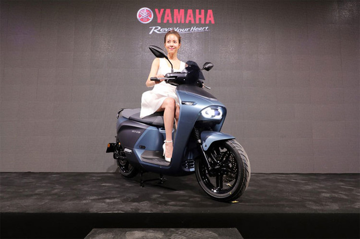 Khi được bán ra vào tháng 8, giá xe Yamaha EC-05 được đề xuất là 99.800 Đài Tệ (tương đương 74,97 triệu đồng). Yamaha tham vọng rằng trong năm đầu tiên mở bán, hãng sẽ giao được 20.000 chiếc EC-05 tới tay khách hàng chỉ tính riêng tại Đài Loan. Hiện chưa biết mẫu xe ga điện Yamaha mới này có được đưa đến các thị trường khác hay không?