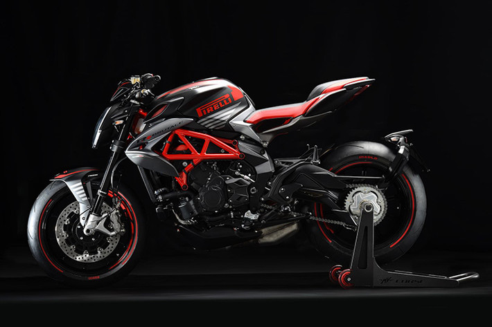 MV Agusta là một trong những hãng sản xuất xe môtô đình đám tại Ý với kiểu dáng thiết kế đặc biệt và thời thượng không kém cạnh so với Ducati. Mới đây, hãng xe nổi tiếng này đã cho ra mắt phiên bản đắt giá từ siêu môtô MV Agusta Dragster 800 mang tên Pirelli 2019.