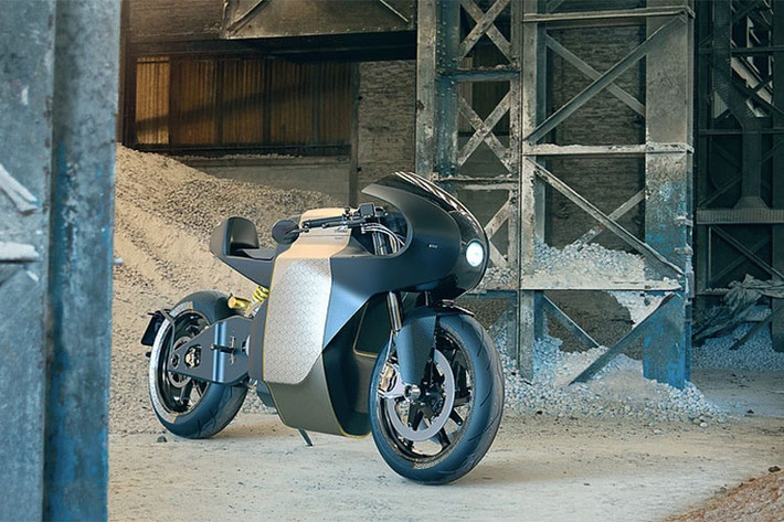 Sau 4 mùa giải tranh tài tại giải đua tử thần Isle of Man TT, thương hiệu xe đến từ Bỉ có tên Sarolea đã chính thức thương mại hóa mẫu môtô điện Sarolea Manx7 và cho phép đặt hàng mẫu siêu môtô chạy điện này.