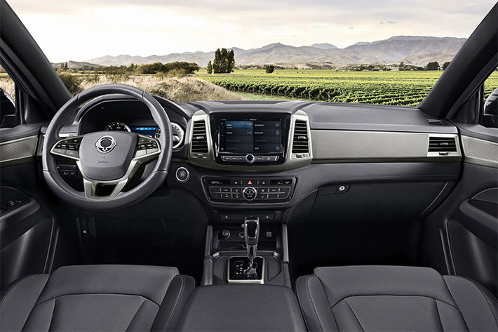Nội thất của Musso dựa trên mẫu Rexton, được trang bị tốt hơn so với các đối thủ bán tải khác, không gian thoải mái với khoảng để chân rộng rãi cả trước và sau, ghế da nappa tăng thêm sự sang trọng và thoải mái. Hầu hết phiên bản đều có ghế sưởi phía trước, các phiên bản hàng đầu cũng được trang bị điều hòa tự động,vô lăng bọc da có chức năng sưởi ấm.