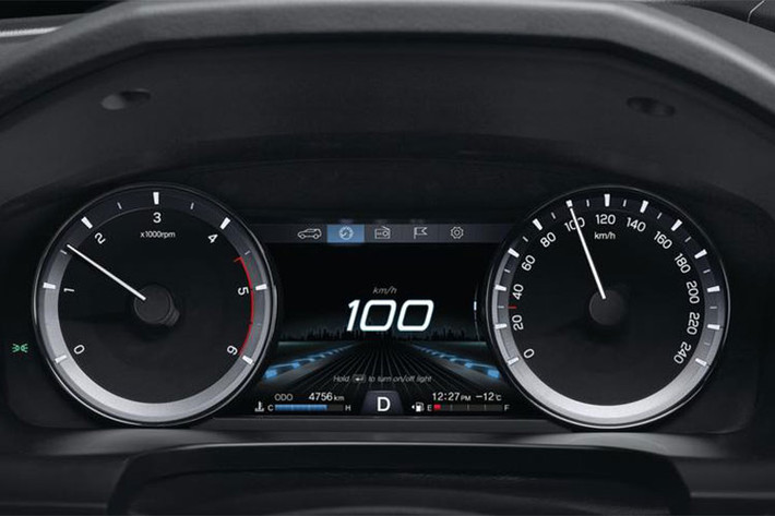 SsangYong Musso sở hữu động cơ e-XDi220 2,2 lít tương tự người anh em Rexton và cung cấp công suất tối đa 181 mã lực tại 4.000 vòng/phút và mô-men xoắn cực đại 400 Nm tại 1.400-2.800 vòng/phút. Động cơ này đi kèm với hộp số sàn 6 cấp hoặc hộp số tự động Aisin 6 cấp.