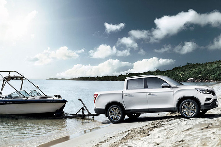 Giá xe SsangYong Musso EX từ 19.995 bảng (tương đương 609 triệu đồng). Phiên bản SsangYong Musso Rebel có giá 22.495 bảng, (tương đương 685,3 triệu đồng). Phiên bản Saracen có giá 24.995 bảng (khoảng 761,5 triệu đồng) còn phiên bản cao cấp nhất SsangYong Musso Rhino có giá 28.495 bảng (tương đương 868,1 triệu đồng).