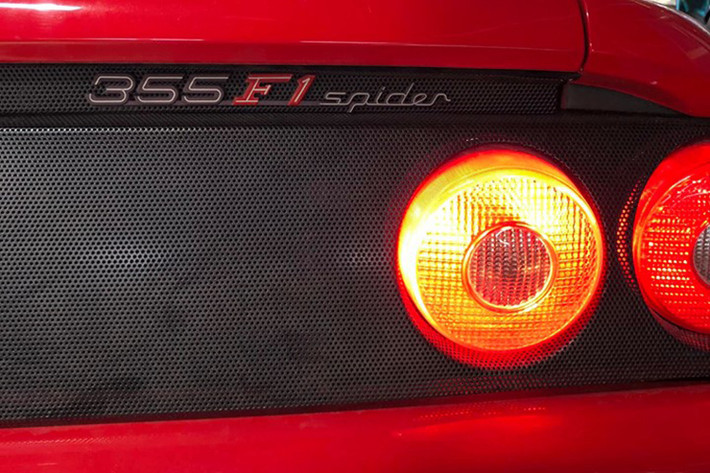Theo một số nguồn tin, chiếc siêu xe Ferrari F355 Spider độc nhất vô nhị tại Việt Nam cũng đã được chủ nhân cho đăng ký biển số Sài Gòn. Như vậy, bên cạnh những chiếc siêu xe Ferrari đình đám như F430, F430 Scuderia, 458 Italia, 458 Speciale, 458 Spider, 599 GTB, F12 Berlinetta, 488 GTB, giới mê xe còn có Ferrari F355 Spider hàng hiếm.