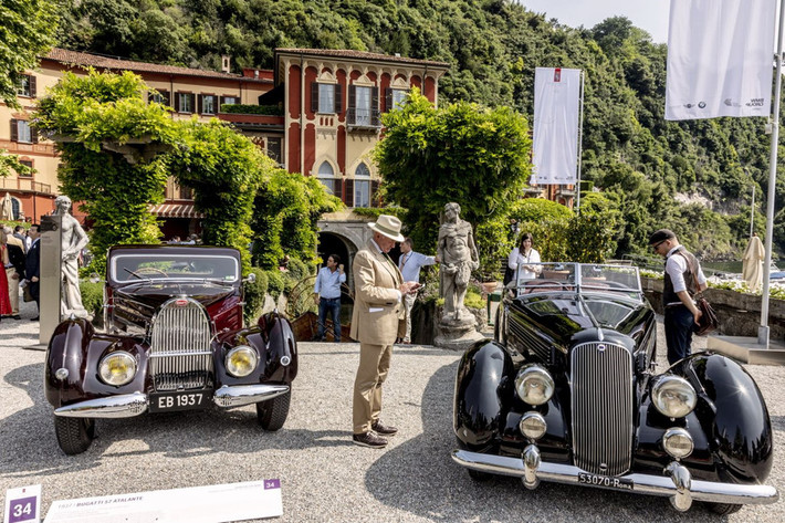 Bugatti 57 Atalante đời 1937 (trái) và Lancia Astura Serie III đời 1936.