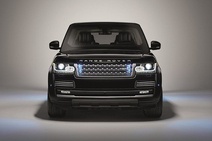 Range Rover Sentinel là mẫu xe chống đạn dành cho yếu nhân và nguyên thủ quốc gia. Dựa trên nền tảng mẫu xe Autobiography, Sentinel có khả năng chống được đạn súng trường quân sự hay đạn 7,62 ly. Ngoài ra, xe còn có thể chịu được 15 kg thuốc nổ TNT và lựu đạn DM51 ở cả bên dưới gầm lẫn trên mui. Bọc quanh ca-bin xe là 6 lớp thép siêu bền, kính chống đạn đặc biệt, lốp run-flat, bình nhiên liệu tự vá và ắc-quy dự phòng.