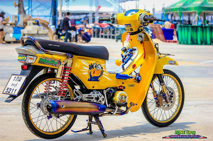 Xe máy Honda Super Cub 110 sử dụng động cơ 110 phân khối PGM-FI với công suất 8 mã lực tại vòng tua 7.500 vòng/phút và mô-men xoắn 8,5 Nm tại vòng tua 6.500 vòng/phút. Mức tiêu hao nhiên liệu khá tiết kiệm - chỉ khoảng 1,57 lít/100km ở tốc độ 60 km/h.
