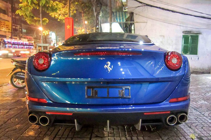 California T là siêu xe hai chỗ ngồi, hai cửa, mui xếp cứng. Trong gia đình Ferrari, mẫu xe này là đàn em của 488 GTB, đối thủ của nó là Audi R8, Porsche 911 hay Mercedes GT S.