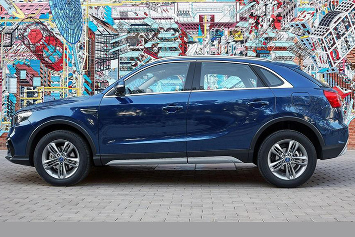 Mẫu xe SUV Meet 3 mới dựa trên nền tảng của "người anh em" Zotye SR7. Để biến SR7 thành Meet 3 Zotye, nhà sản xuất đã thay đổi mặt trước, phía sau, các logo... Tuy nhiên, nếu là một người yêu xe hơi, chắc chắn bạn có thể nhận ra một số chi tiết trên xe được "mượn ý tưởng" từ hàng loạt mẫu xe đình đám của các hãng nổi tiếng trên Thế giới.
