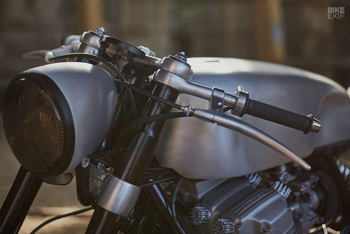 Toàn bộ thân xe ban đầu của CB750 đều được thay thế và làm lại, với một đèn pha mới, bình xăng và ụ đỡ phía sau. Tất cả đều được tạo mẫu từ gỗ hoặc kim loại, sau đó được chế tạo bằng nhôm cắt CNC.