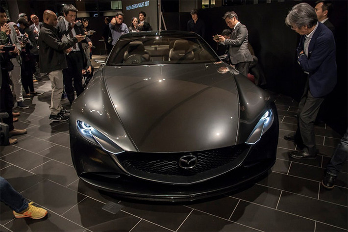 Giám đốc quản lý và Giám đốc thiết kế phong cách của Mazda, ông Ikuo Maeda cho biết: “Đây là một vinh dự lớn của chúng tôi khi có chiếc xe này, nó đã thể hiện được bản chất về thẩm mỹ của Nhật Bản và nhận được sự hoan nghênh từ một số nhà thiết kế xe hơi hàng đầu trên thế giới.”