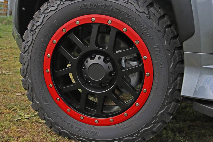 Ngoài phuộc của xe cũng đã được hãng xe ôtô Mitsubishi đôn cao, mẫu xe ý tưởng này còn có bộ mâm 18 inch với vòng khóa chống tuột lốp (beadlock) bên ngoài và những chiếc lốp gai BF Goodrich bản lớn.