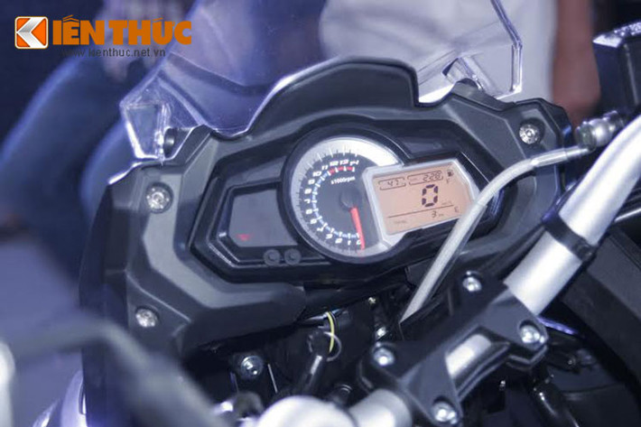 Cụm đồng hồ công tơ mét của Benelli BN600i phiên bản 2015.