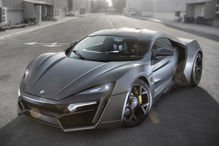 Khác biệt với những hãng như: Koenigsegg, Pagani, Bugatti.. họ đã tạo ra những siêu phẩm hàng đầu hiện nay như: Koenigsegg One:1, LaFerrari Aperta hay Bugatti Chiron... Những hãng sản xuất siêu xe này đều có lịch sử lâu đời và di sản riêng của mình, tuy nhiên thương hiệu W Motors, cha đẻ của siêu xe Lykan Hypersport lại không có.
