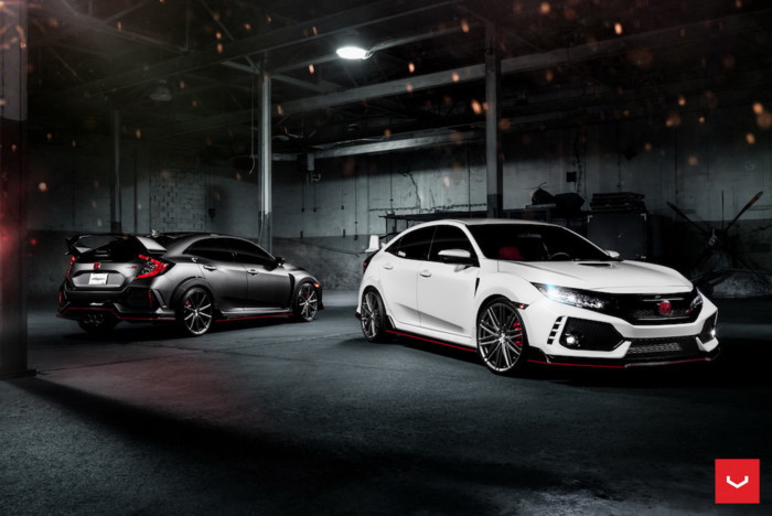 Phải tới thế hệ mới nhất với tên mã FK8 vừa qua, Honda Civic Type R mới lần đầu tiên được "quốc tế hóa" khi bán rộng rãi tại tất cả các châu lục trên Thế giới, bao gồm cả thị trường Mỹ. Với động cơ tăng áp 2.0l i-VTEC Turbo mạnh 306 mã lực cùng với các cải tiến ở hệ thống treo, tay lái...