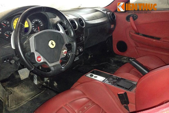 Ferrari 430 Scuderia là 1 trong những mẫu siêu xe đình đám nhất thế giới khi được ra mắt vào năm 2007. "Siêu ngựa" tích hợp hàng loạt tính năng tương tự các mẫu xe đua F1 và còn được tay đua huyền thoại Micheal Schumacher tham gia phát triển cũng như ra mắt.