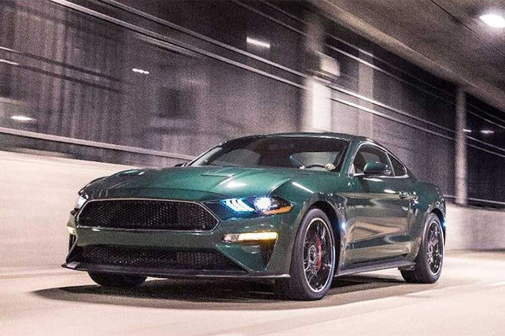 Với vẻ ngoài hầm hố, dữ dằn hơn, Ford Mustang Bullitt 2019 xứng đáng là biểu tượng mới của dòng xe cơ bắp Mỹ. Theo Carl Widmann, kỹ sư trưởng Mustang: "Khi ra mắt mẫu Mustang Bullitt, những yếu tố nhất định phải có đó là dáng dấp đứng đắn, vượt trội hơn so với Mustang GT và phần đuôi phải cuốn hút".