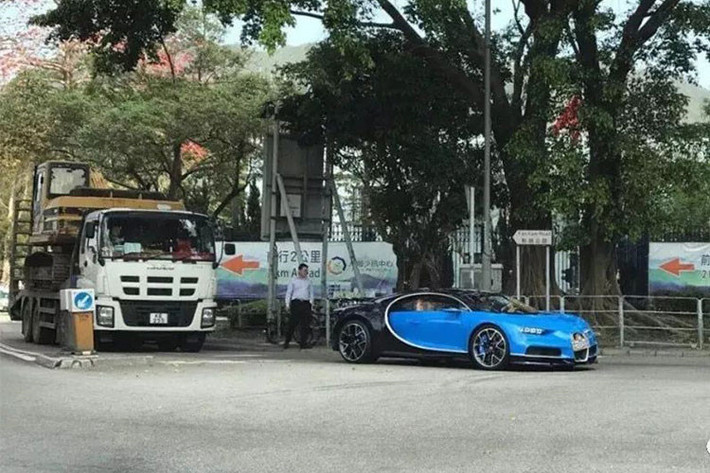 Được biết, thiếu gia 9X chi hơn 200 tỷ đồng để sở hữu Bugatti Chiron đầu tiên tại Trung Quốc sinh sống tại tỉnh Quảng Đông, đây là 1 trong 3 nơi ở Trung Quốc có số lượng siêu xe đình đám nhất. 2 địa điểm còn lại có thể dễ dàng bắt gặp những Pagani, Bugatti, Ferrari LaFerrari hay McLaren P1 là Bắc Kinh và đặc biệt là Thượng Hải.