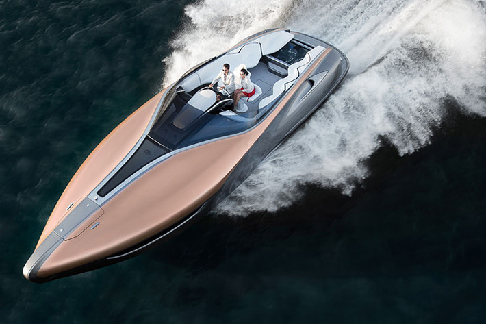 Vào tháng 1/2017 vừa qua, Lexus đã làm chủ hoàn toàn sân khấu của sự kiện February Miami khi mang chiếc du thuyền ấn tượng của mình đến bến cảng. Sau đó, chiếc du thuyền vượt đại dương về quê nhà Nhật Bản bằng tàu thủy. Đến gần đây, tại cảng Tokyo, siêu du thuyền Lexus tiếp tục xuất hiện và khoe vẻ đẹp của mình trước công chúng.