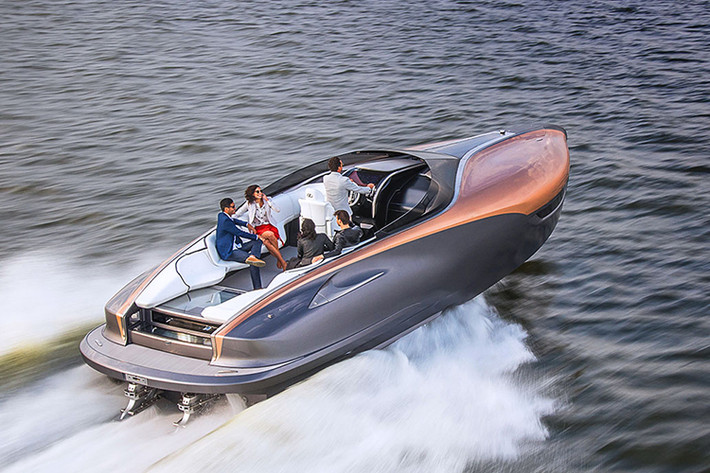 Siêu du thuyền siêu này có tên Twin V8 Sport Yacht Concept sẽ cạnh tranh với đối thủ Mercedes-Benz. Theo ông Shigeki Yomoyama, giám đốc mảng tàu thủy của Toyota, khẳng định Lexus đã cố gắng "đưa thật nhiều yếu tố bất ngờ lên chiếc du thuyền". Ông cho rằng đây phải là chiếc du thuyền khiến ai cũng phải ngoái đầu nhìn.