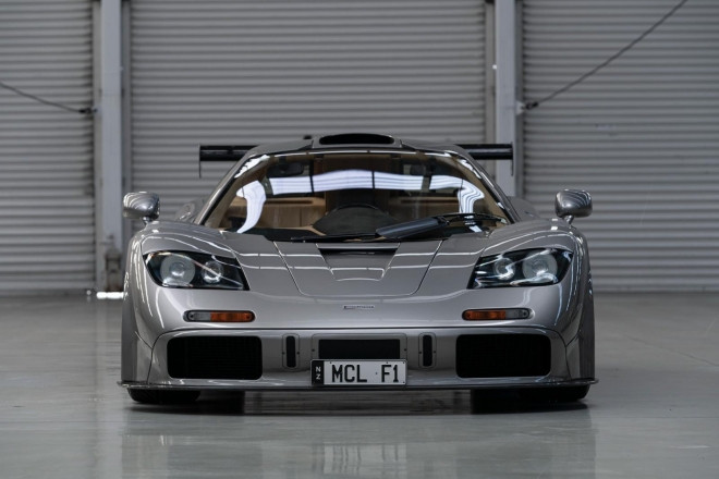 Điều thú vị ở đây chính là việc chiếc siêu xe McLaren F1 cực hiếm này lại nằm trong 2 chiếc được nâng cấp lên động cơ LM Spec cùng những trang bị xe đua. Như vậy, nhiều khả năng siêu xe McLaren F1 chỉ có 2 chiếc trên thế giới này sẽ mang lại "núi tiền" cho chủ nhân.