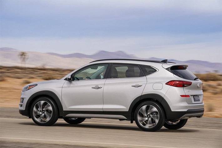 Trong khu vực Đông Nam Á, Malaysia là quốc gia mới nhất đón nhận Hyundai Tucson 2019. Bản nâng cấp mới của Tucson được bán ra tại quốc gia này từ tháng 11/2018 với 2 phiên bản, sử dụng động cơ 2 lít và 1,6 lít tăng áp như trước đây. Tại thị trường Việt Nam, Tucson cũng được trang bị 2 loại động cơ tương tự.
