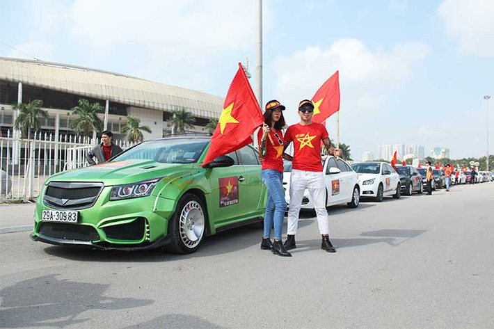 Đoàn diễu hành gồm gần 30 chiếc Chevrolet Cruze xuất phát từ Sân vận động Quốc gia Mỹ Đình sẽ di chuyển qua những tuyến phố chính của Hà Nội gồm: Đại Lộ Thăng Long - Trần Duy Hưng- Nguyễn Chí Thanh - Kim Mã- Nguyễn Thái Học- Hoàng Diệu,…